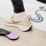 Zapatilla de running y plantilla personalizada para estudio de la pisada